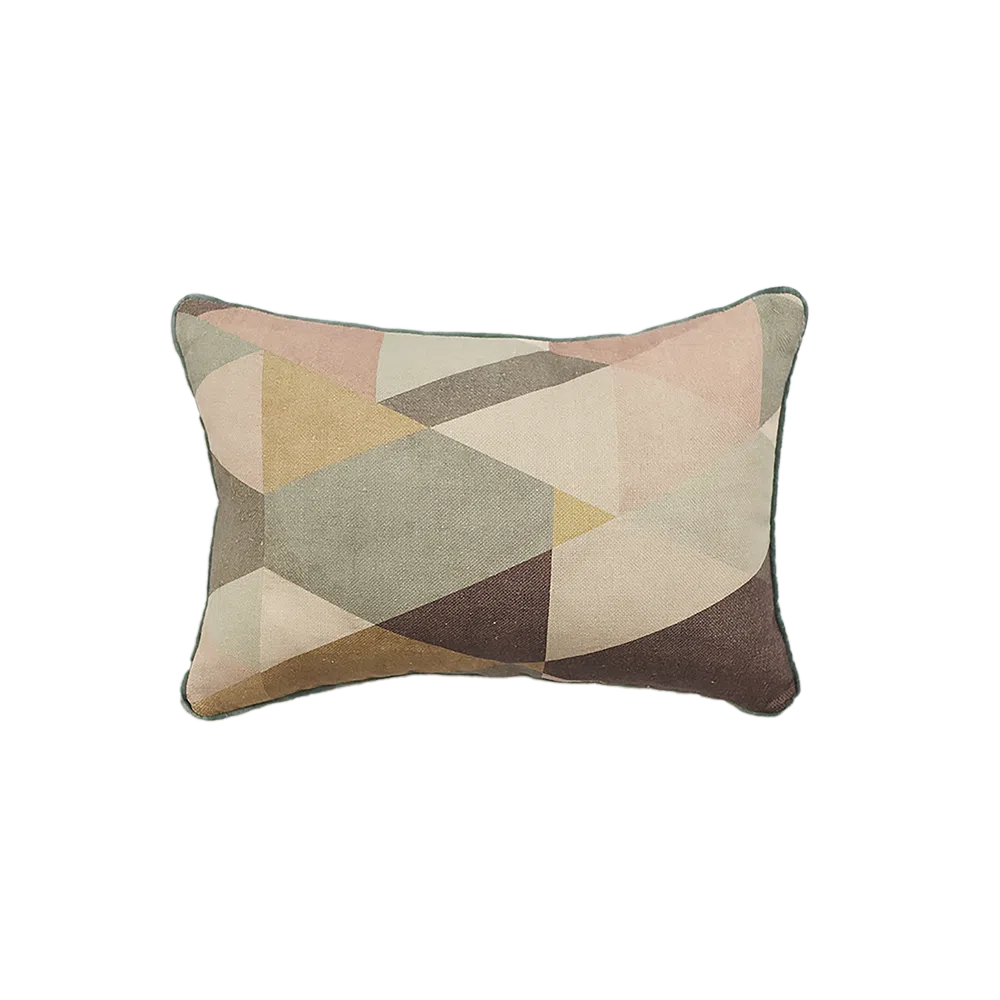 CUSHION CARABOSSE FEMME 45X30.png